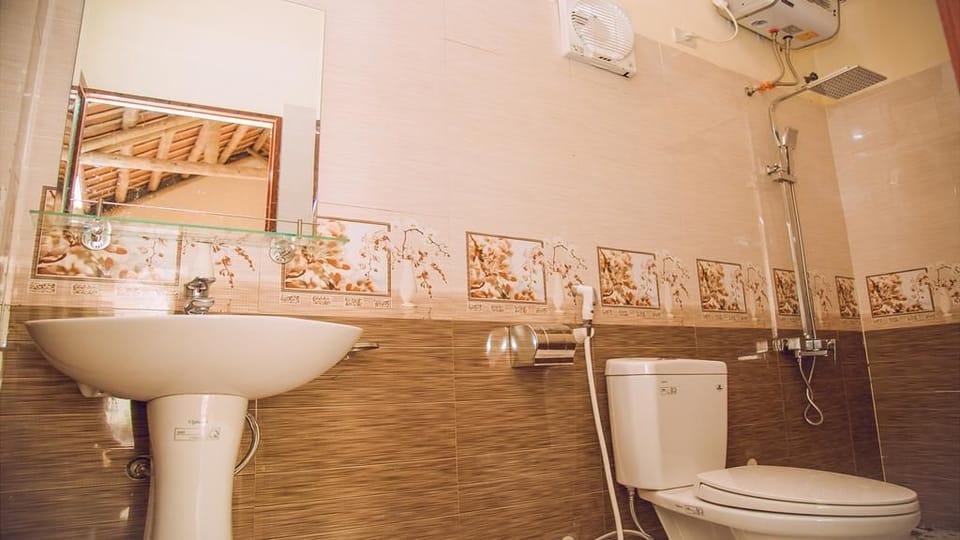 Shower, free toiletries, hair dryer, slippers