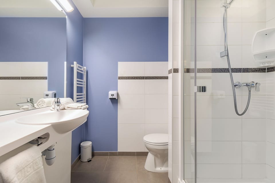 Shower, free toiletries, hair dryer, towels