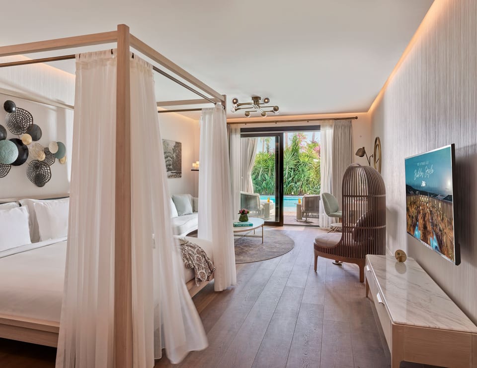 Laguna Sunrise Suite Swim Up | 1 bedroom, Frette Italian sheets, premium bedding, down comforters