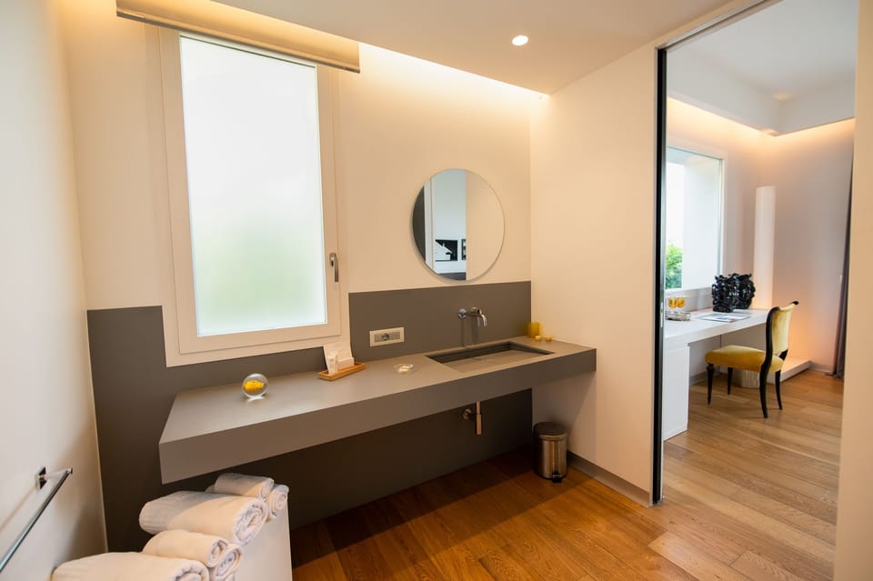 Standard Double Room, Balcony | Bathroom | Designer toiletries, hair dryer, bathrobes, slippers