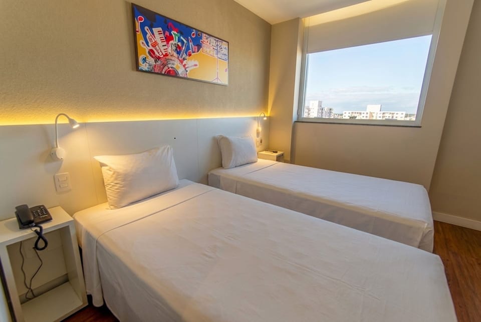 Standard Room, 2 Twin Beds | In-room safe, desk, laptop workspace, soundproofing