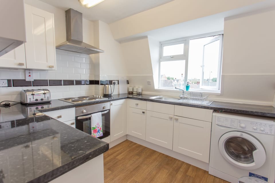 Apartment, 2 Bedrooms | Private kitchen | Full-size fridge, microwave, oven, stovetop