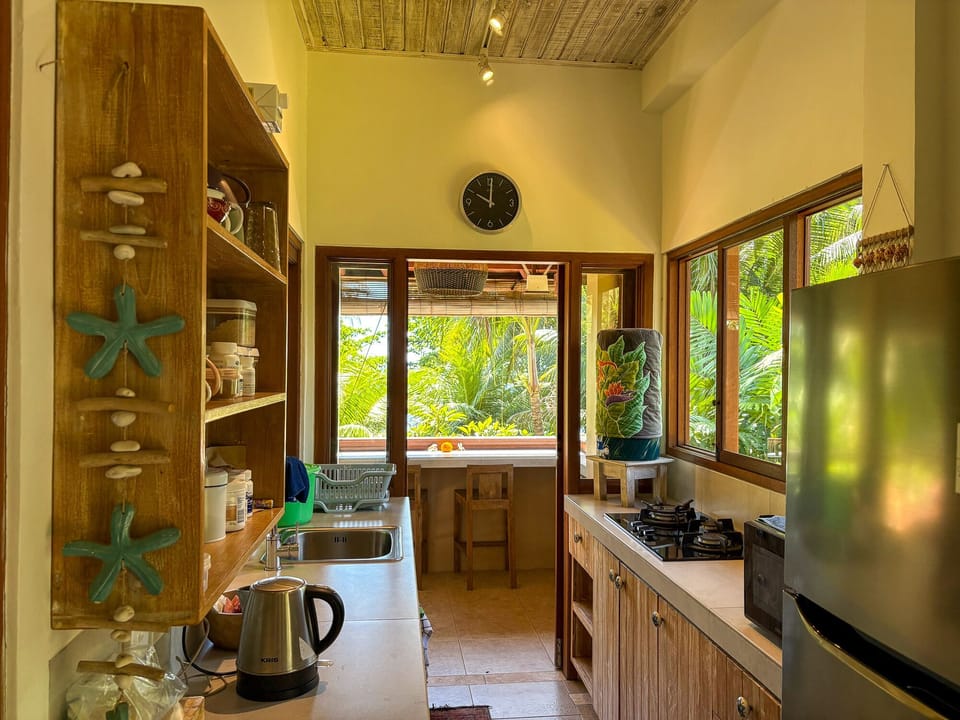Traditional Villa, 3 Bedrooms | Private kitchen | Fridge, stovetop, electric kettle, blender