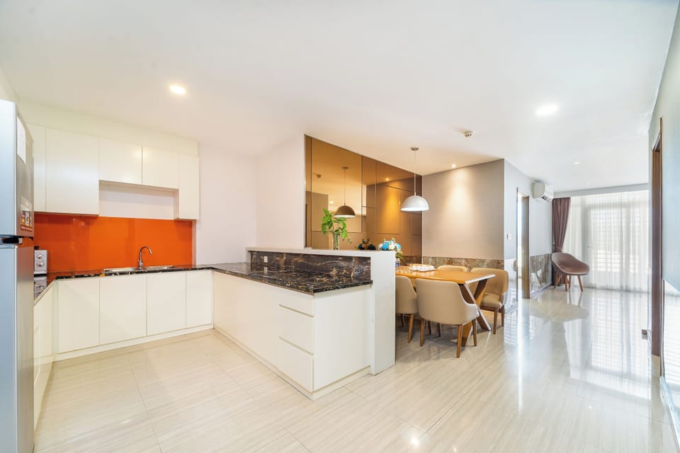 Fridge, microwave, stovetop, electric kettle