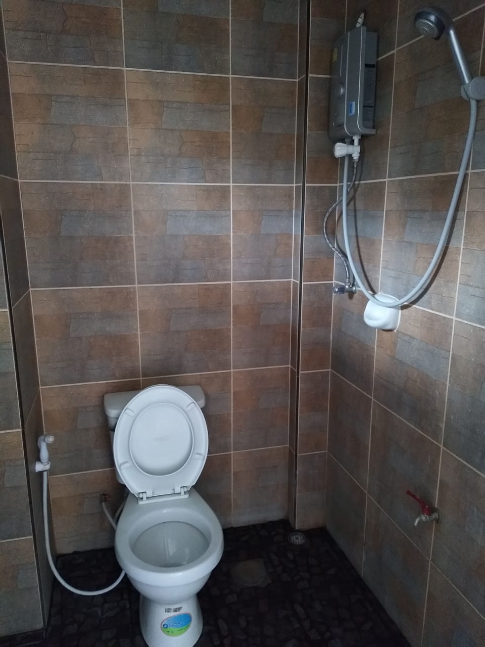 Standard Double Room with Garden View  | Bathroom | Shower, free toiletries, towels