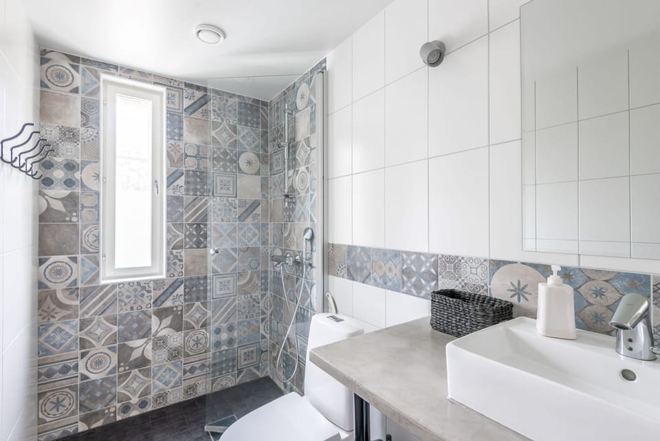 Shower, hydromassage showerhead, eco-friendly toiletries, hair dryer