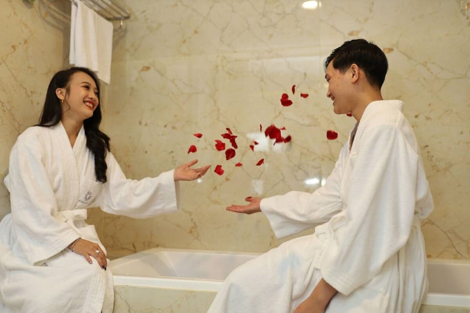 Day Use Offer (3 hours) - Extra charge for overnight stay | Bathroom | Free toiletries, hair dryer, bathrobes, slippers