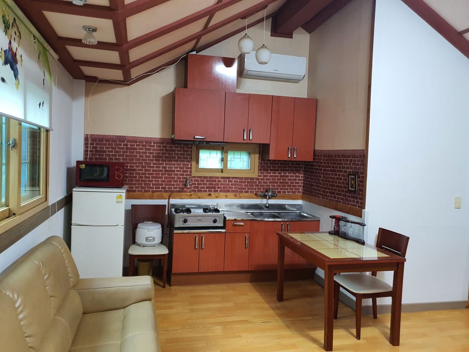 Room | Private kitchen | Full-size fridge, stovetop, electric kettle, rice cooker
