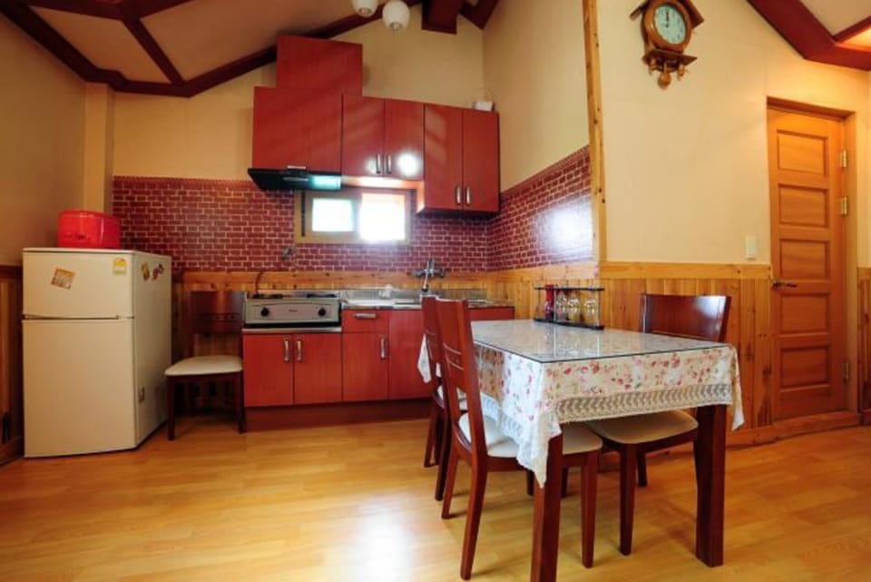 Room | In-room dining