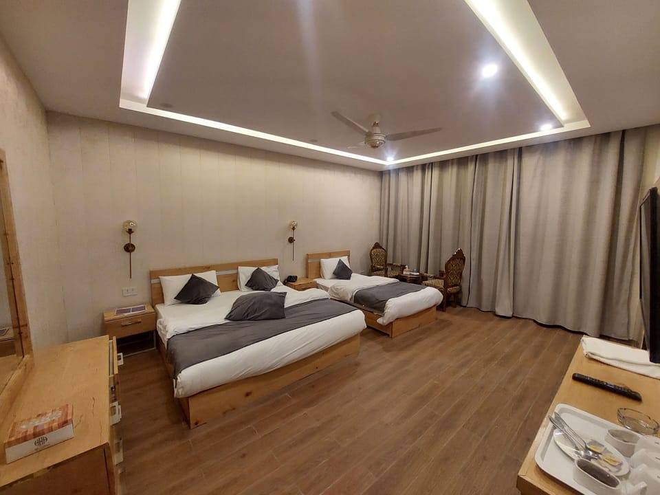 Junior Suite, Smoking, Garden View | Egyptian cotton sheets, premium bedding, down comforters