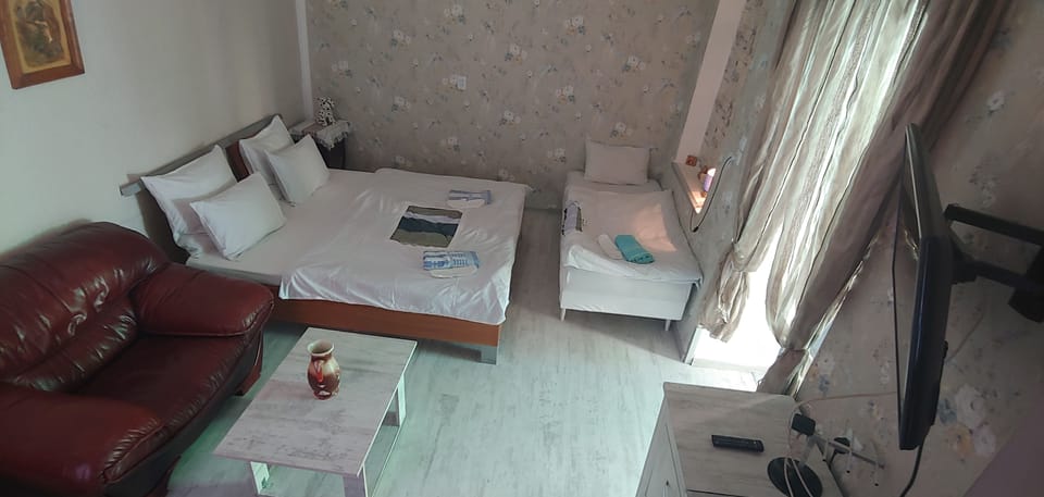 Apartment, 1 King Bed with Sofa bed, Non Smoking | Egyptian cotton sheets, premium bedding, individually furnished