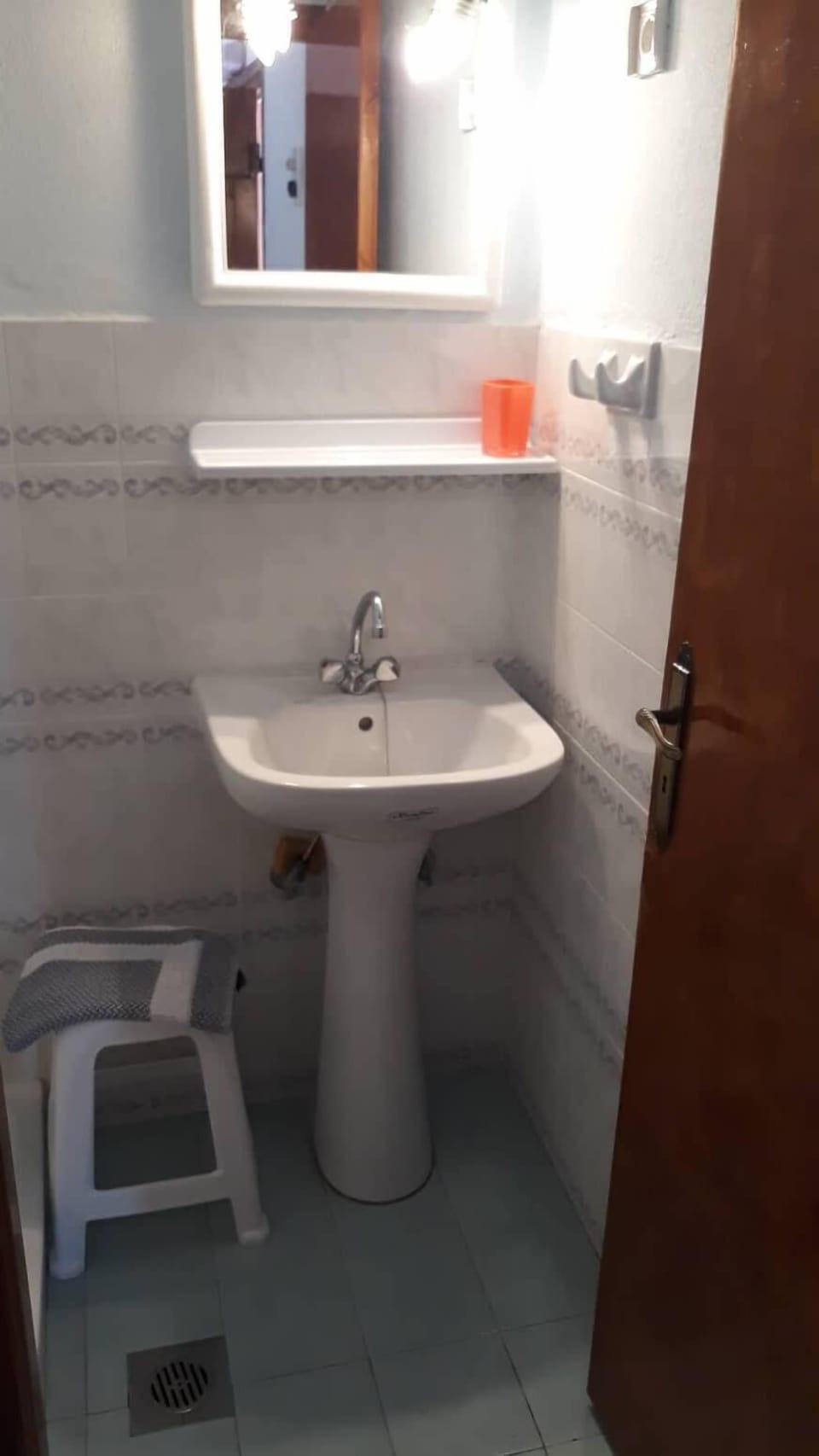 Basic Double or Twin Room, Smoking | Bathroom | Shower, hair dryer, towels