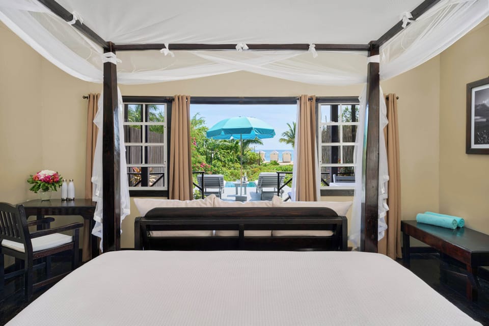 Plunge Pool Cottage | Premium bedding, pillowtop beds, minibar (free items), in-room safe