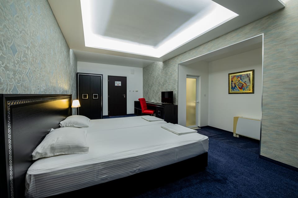 Deluxe Double Room | Minibar, in-room safe, desk, soundproofing