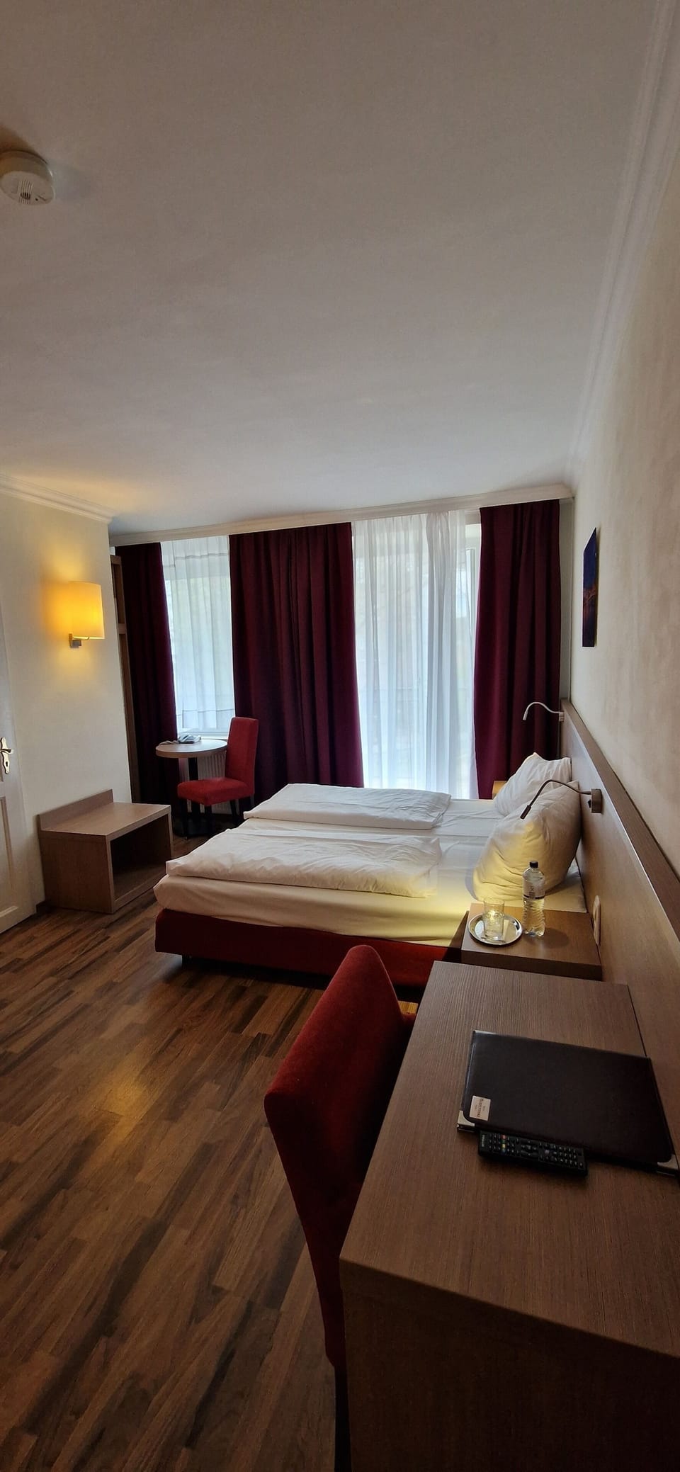 Double Room | Hypo-allergenic bedding, desk, iron/ironing board, rollaway beds