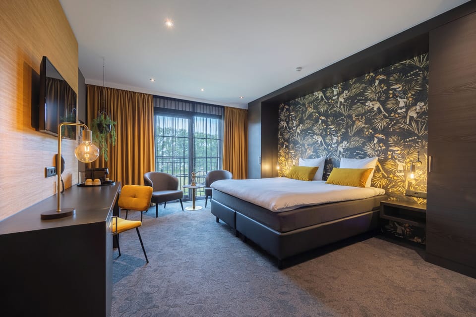 Memory foam beds, in-room safe, desk, blackout drapes