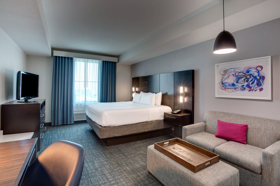 Standard Room, 1 King Bed | Desk, blackout drapes, iron/ironing board, cribs (surcharge)
