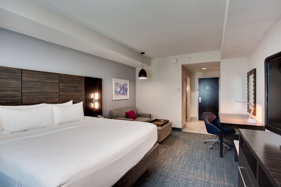 Standard Room, 1 King Bed | Desk, blackout drapes, iron/ironing board, cribs (surcharge)