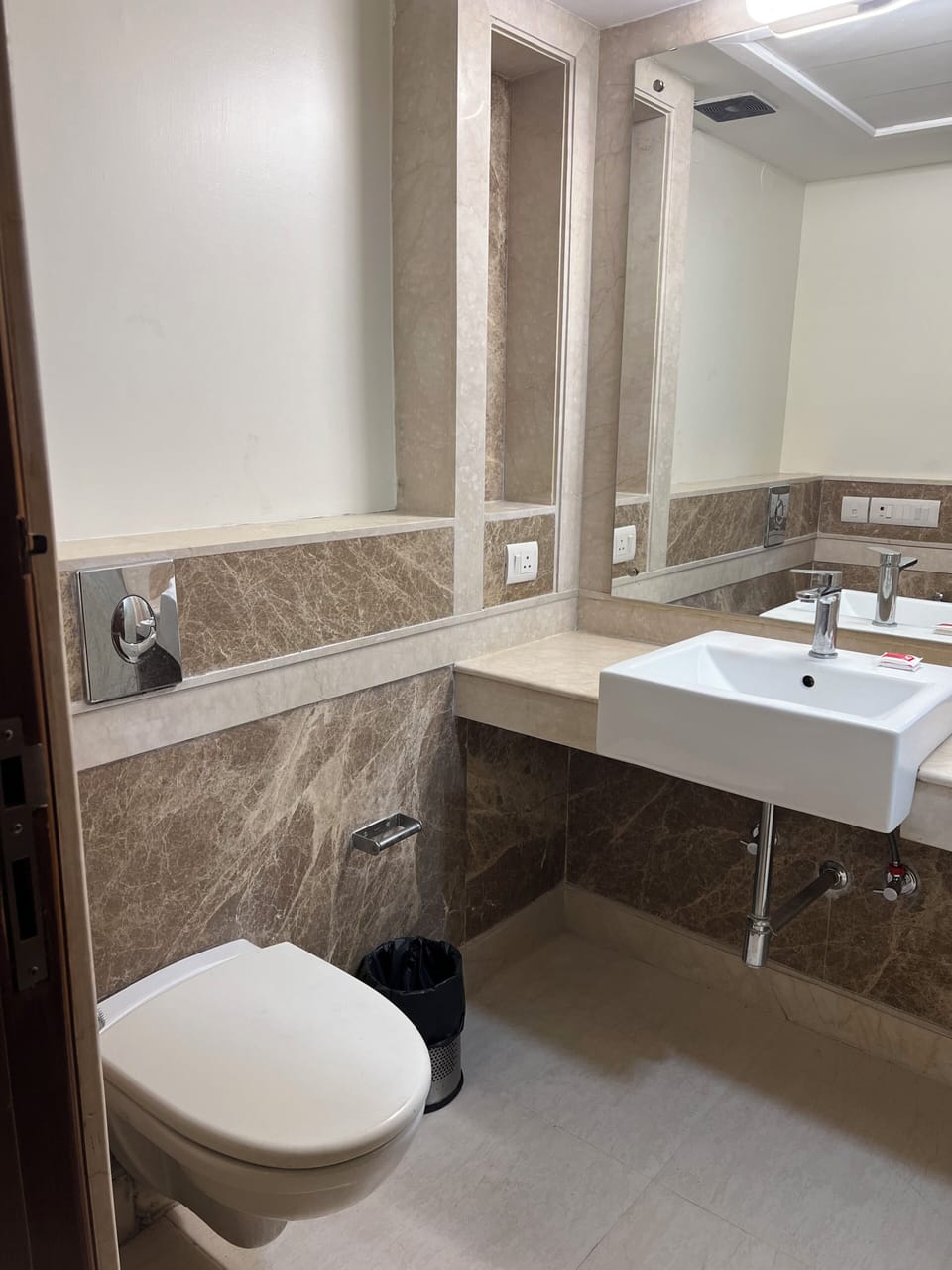 Premium Room | Bathroom | Shower, free toiletries, hair dryer, bidet