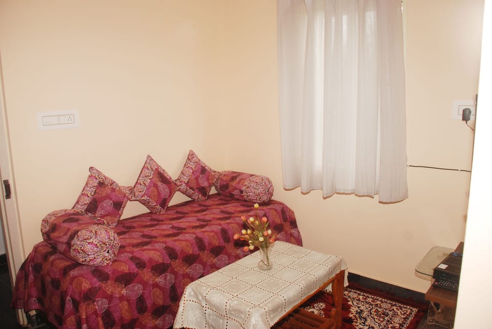 Family Twin Room, 2 Twin Beds, Non Smoking | Rollaway beds, free WiFi