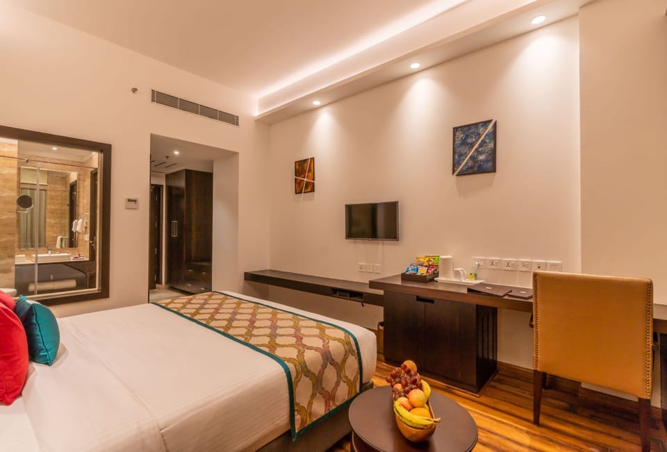 Executive Room, 1 King Bed, Non Smoking | Rollaway beds, free WiFi