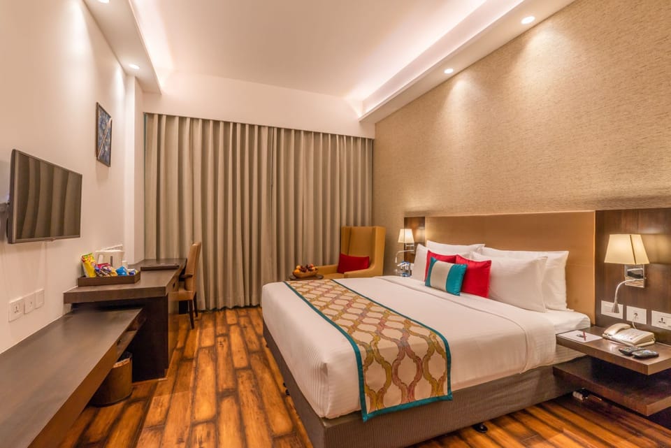 Executive Room, 1 King Bed, Non Smoking | Rollaway beds, free WiFi