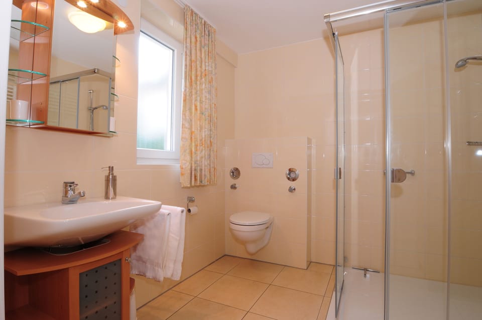 Shower, towels