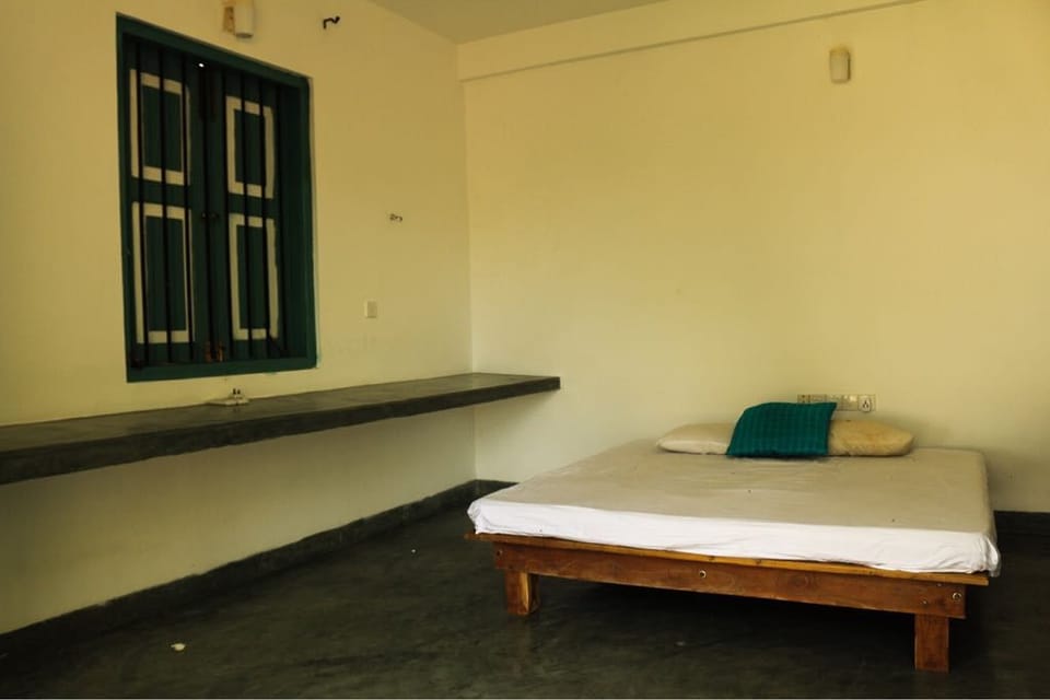 Deluxe Room, 1 King Bed, Non Smoking | Free WiFi, bed sheets