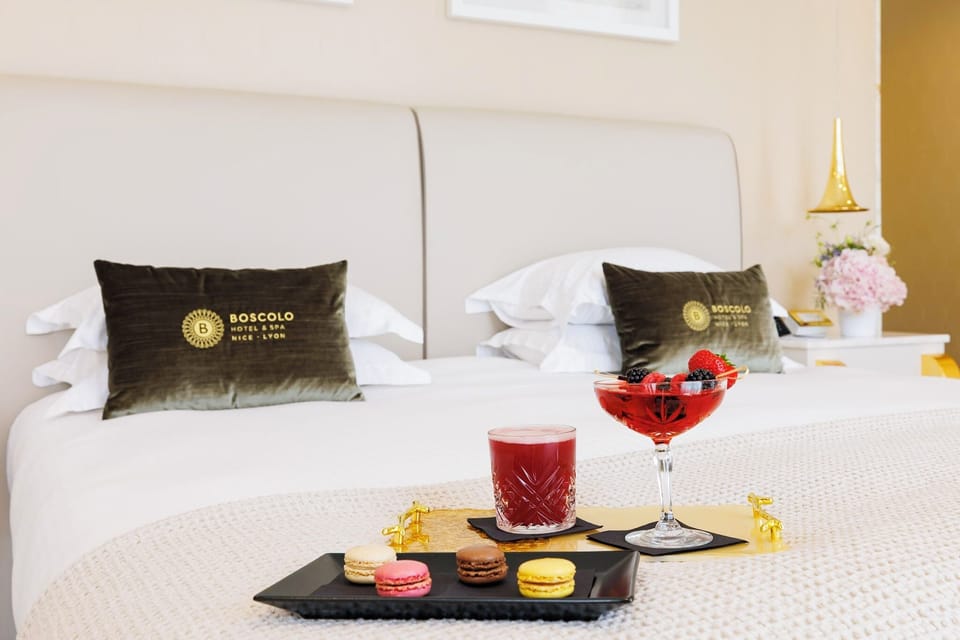 Junior Suite- River | Free minibar, in-room safe, blackout drapes, soundproofing