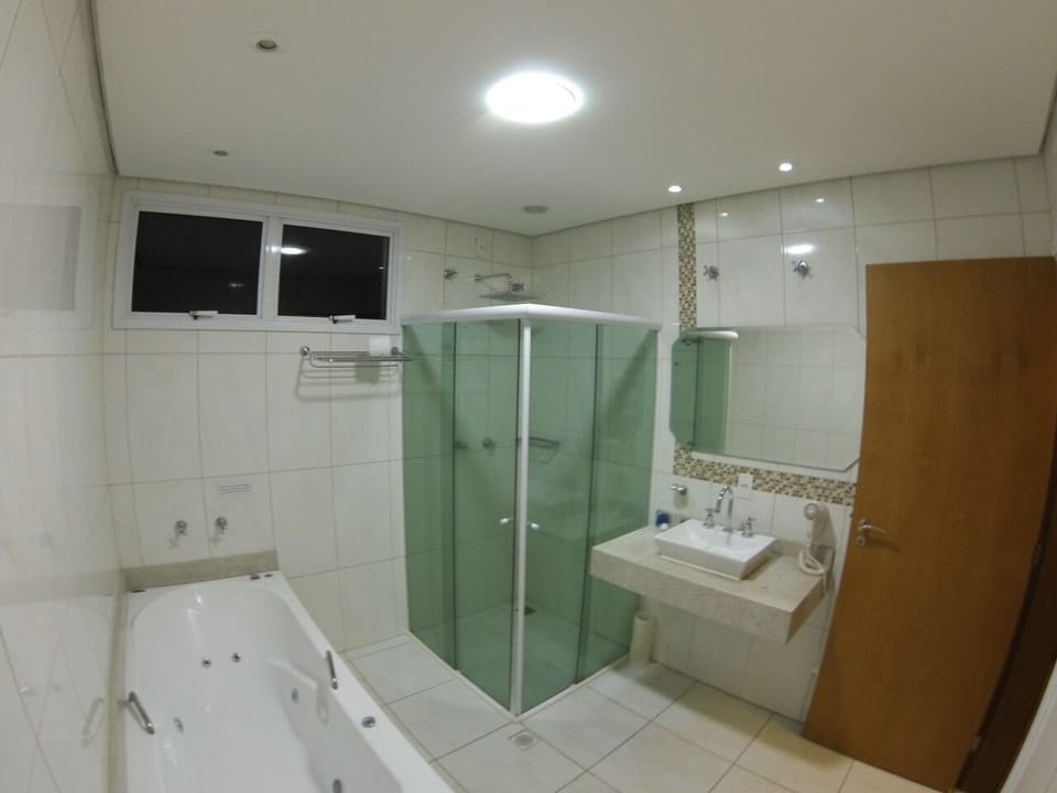 Deluxe Studio Suite | Bathroom | Shower, hair dryer, towels, soap