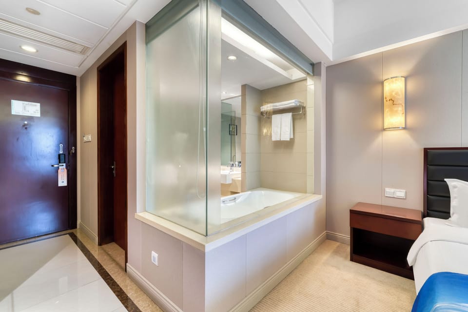 Deluxe Double Room | Desk, blackout drapes, free WiFi, bed sheets