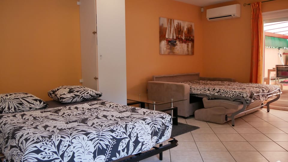 City Double Room | Blackout drapes, soundproofing, iron/ironing board, free WiFi