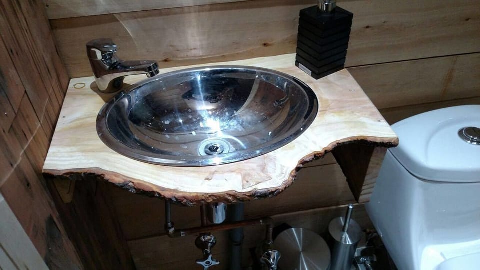 Bathroom sink