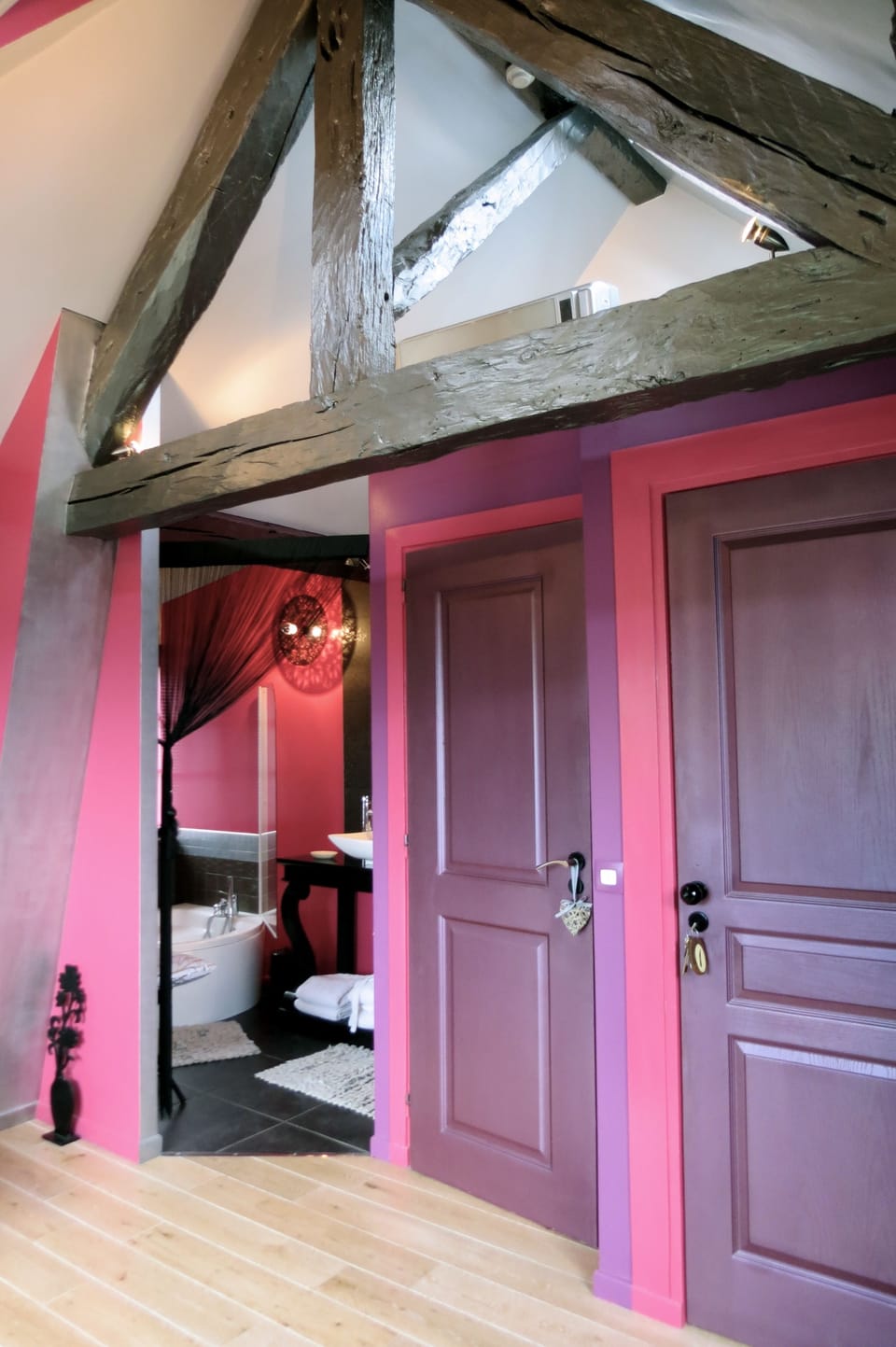 Double Room, 1 Queen Bed | Individually decorated, individually furnished, soundproofing, free WiFi