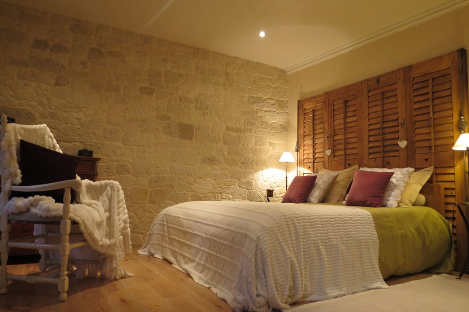 Suite | Individually decorated, individually furnished, soundproofing, free WiFi