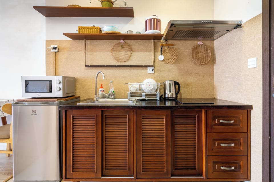 Comfort Studio, 1 Queen Bed, Ensuite, Tower | Private kitchen | Fridge, microwave, stovetop, electric kettle