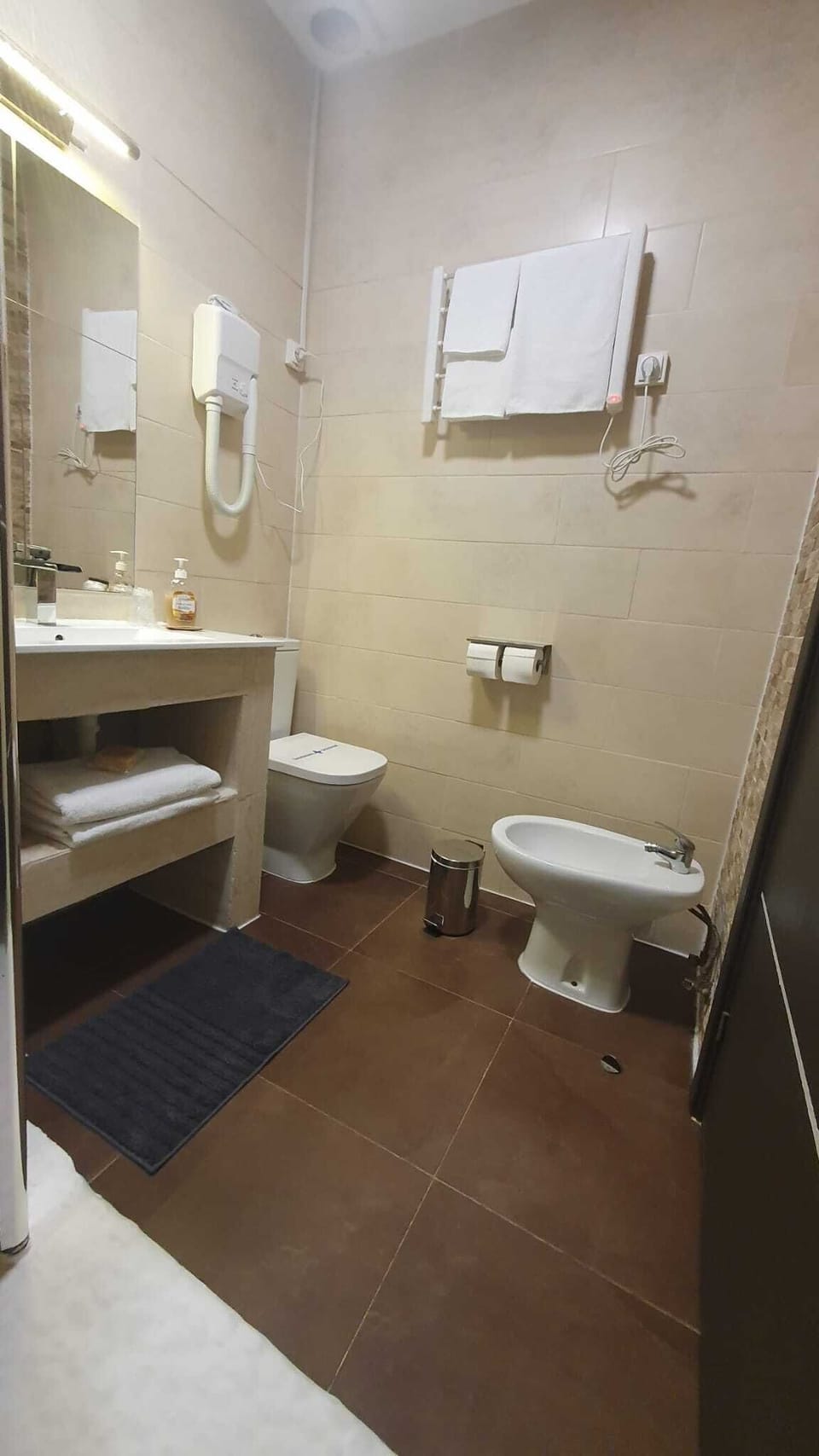 Superior Double Room, 1 Queen Bed, Non Smoking | Bathroom | Shower, rainfall showerhead, free toiletries, hair dryer