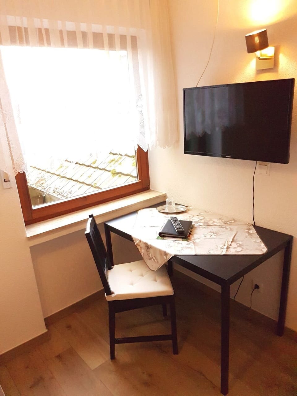 Hypo-allergenic bedding, individually furnished, desk