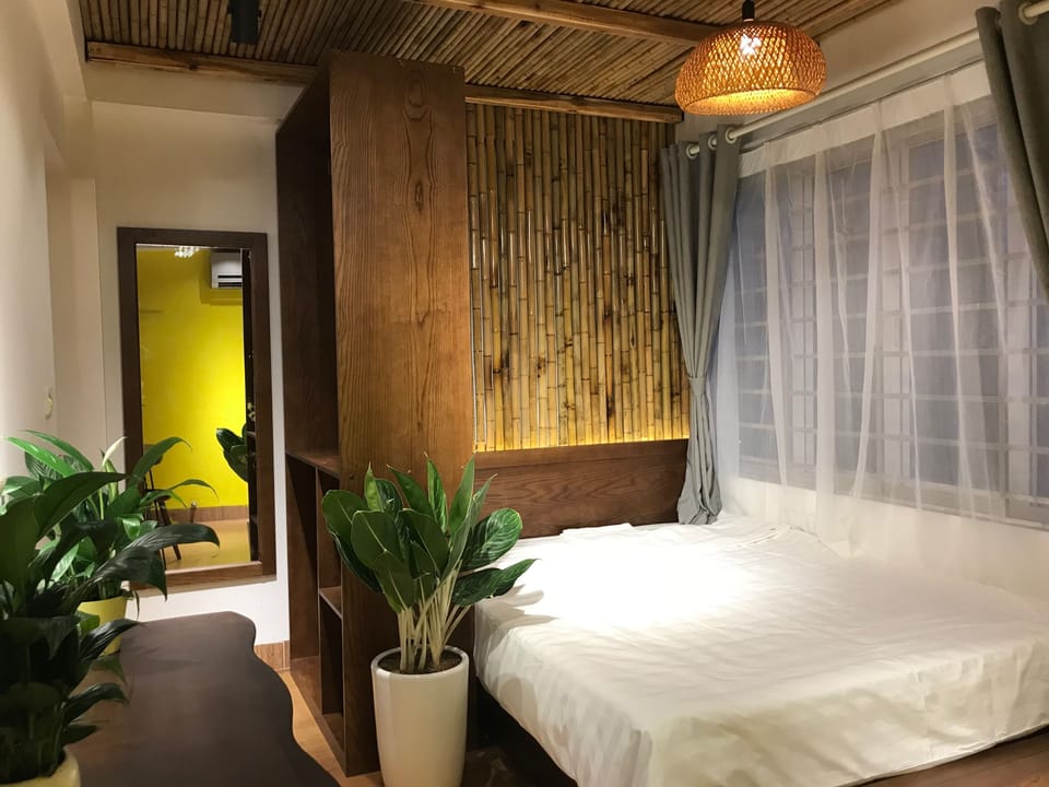 Design Double Room, Lake View | Desk, laptop workspace, free WiFi, bed sheets
