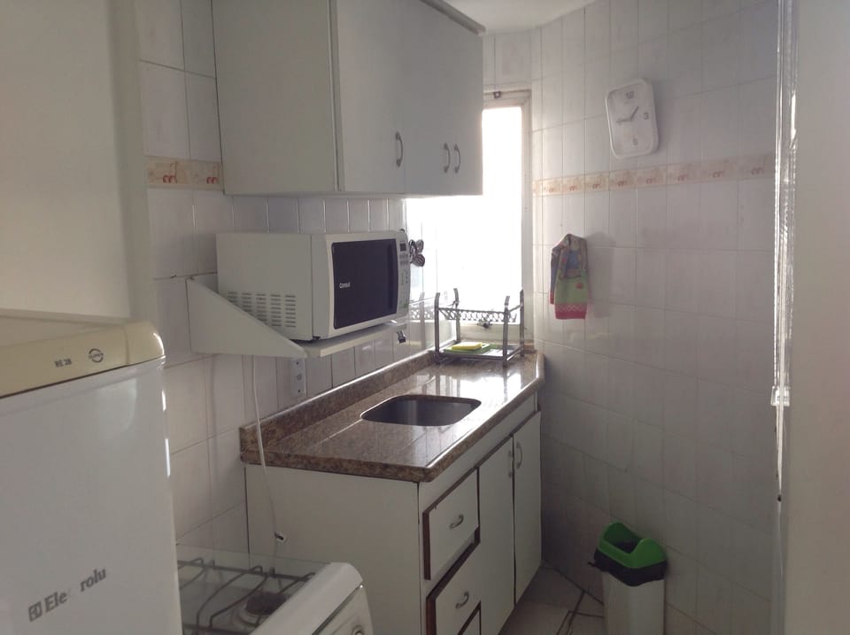Studio (Vista para o mar) | Private kitchen | Fridge, microwave, oven, stovetop