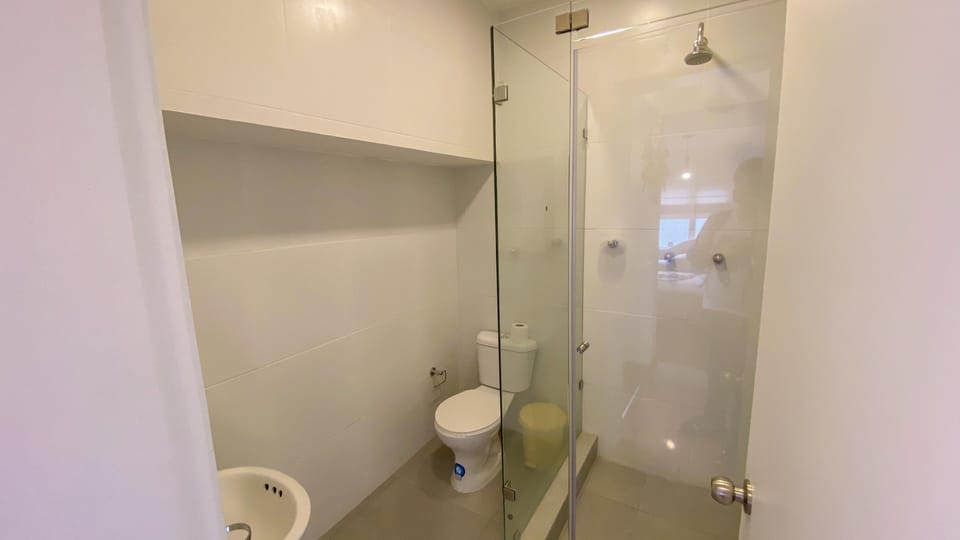 Superior Double Room | Bathroom | Shower, towels