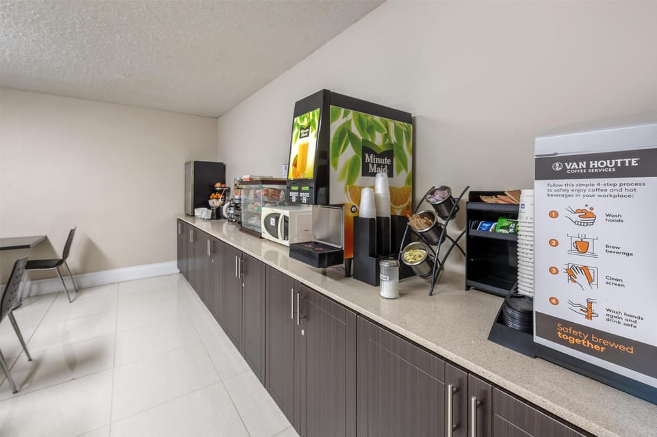 Free daily continental breakfast