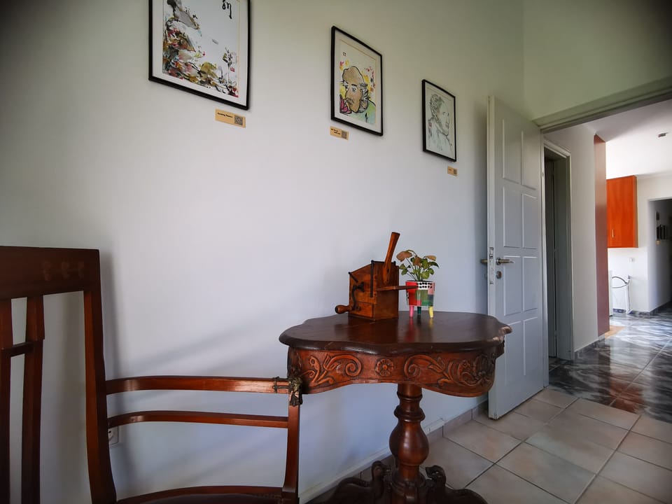 4 bedrooms, individually decorated, individually furnished, desk