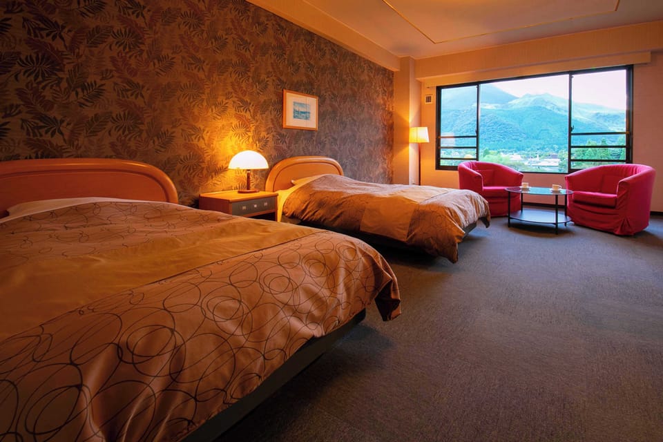 Deluxe Twin Room, Non Smoking | In-room safe, laptop workspace, WiFi (free), bed sheets