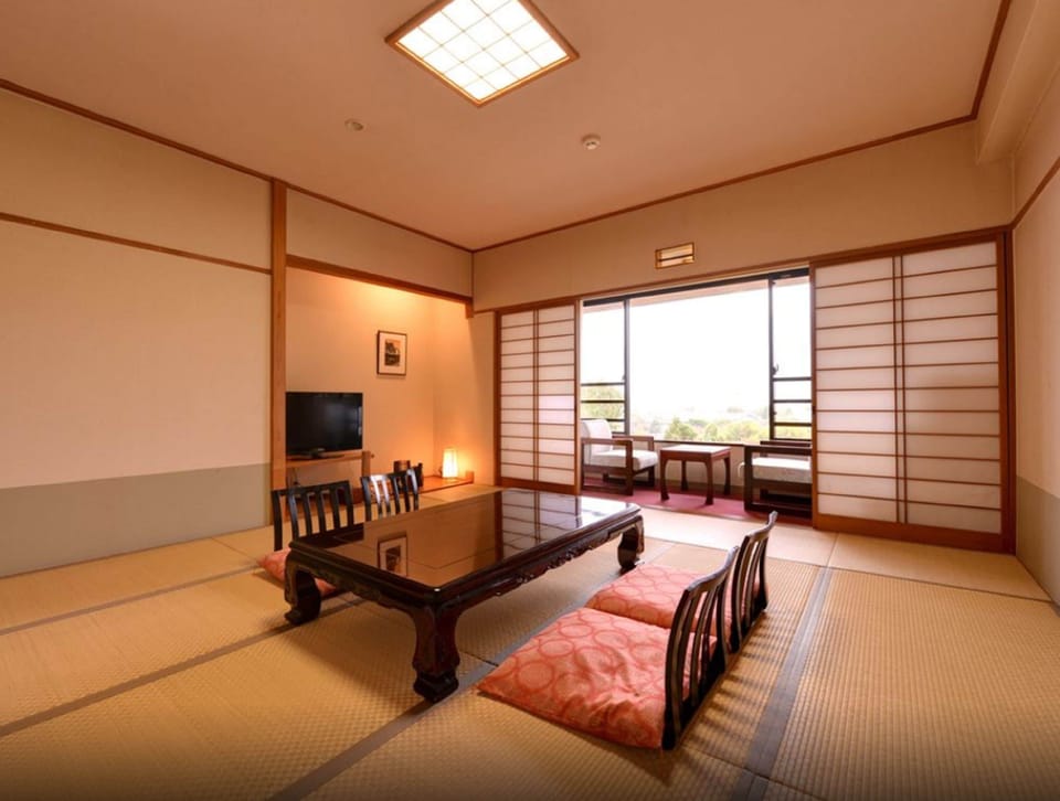 In-room safe, laptop workspace, WiFi (free), bed sheets