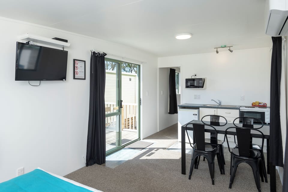 Family Cabin, Multiple Beds, Non Smoking, Private Bathroom | Free WiFi, bed sheets