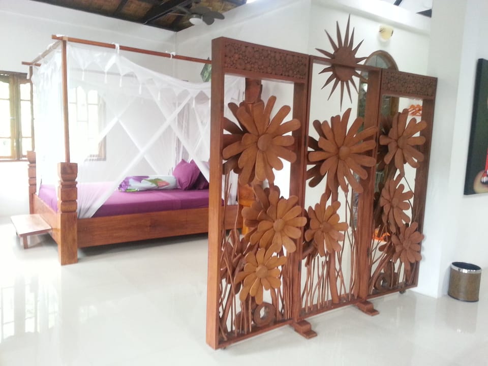 Family Penthouse, Multiple Beds, Non Smoking | Desk, WiFi (free), bed sheets