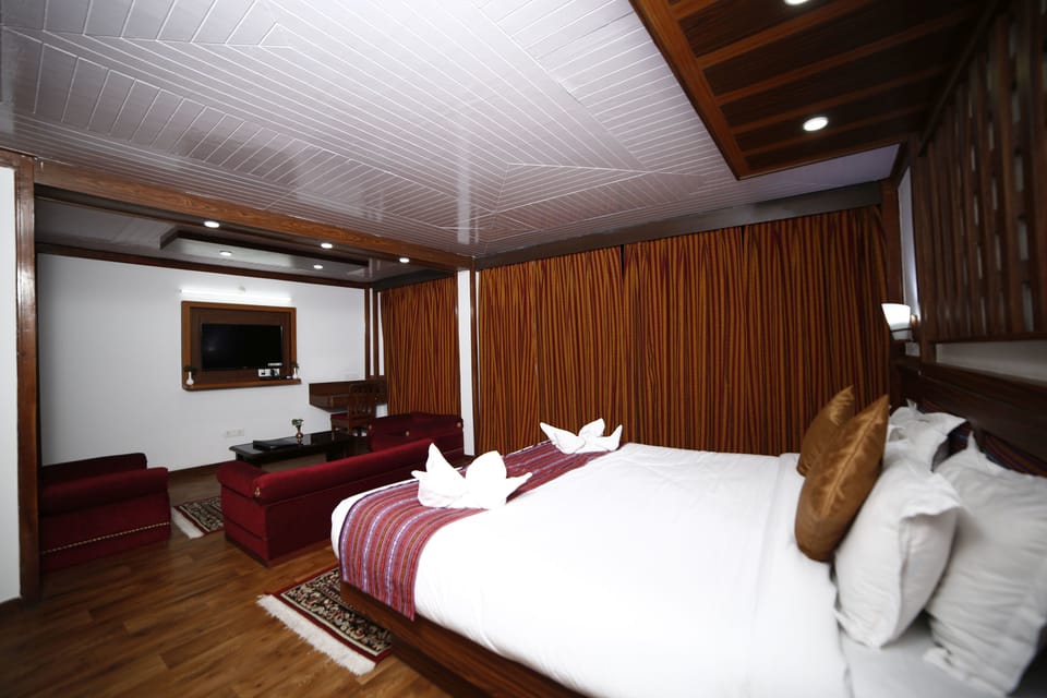 Standard Suite, Mountain View | 1 bedroom, premium bedding, in-room safe, desk