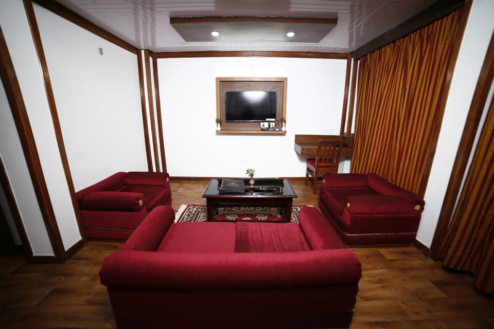 Standard Suite, Mountain View | 1 bedroom, premium bedding, in-room safe, desk