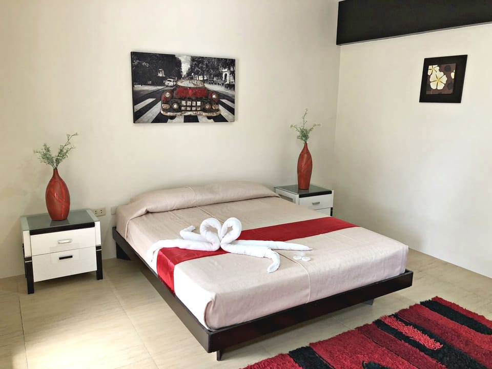 Couple Suite | Iron/ironing board, bed sheets